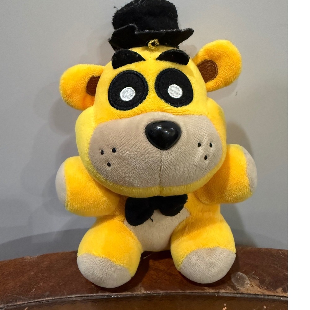 Five Nights at Freddys Golden Freddy Plush Kids 7in Yellow Good 2016 Cawthon